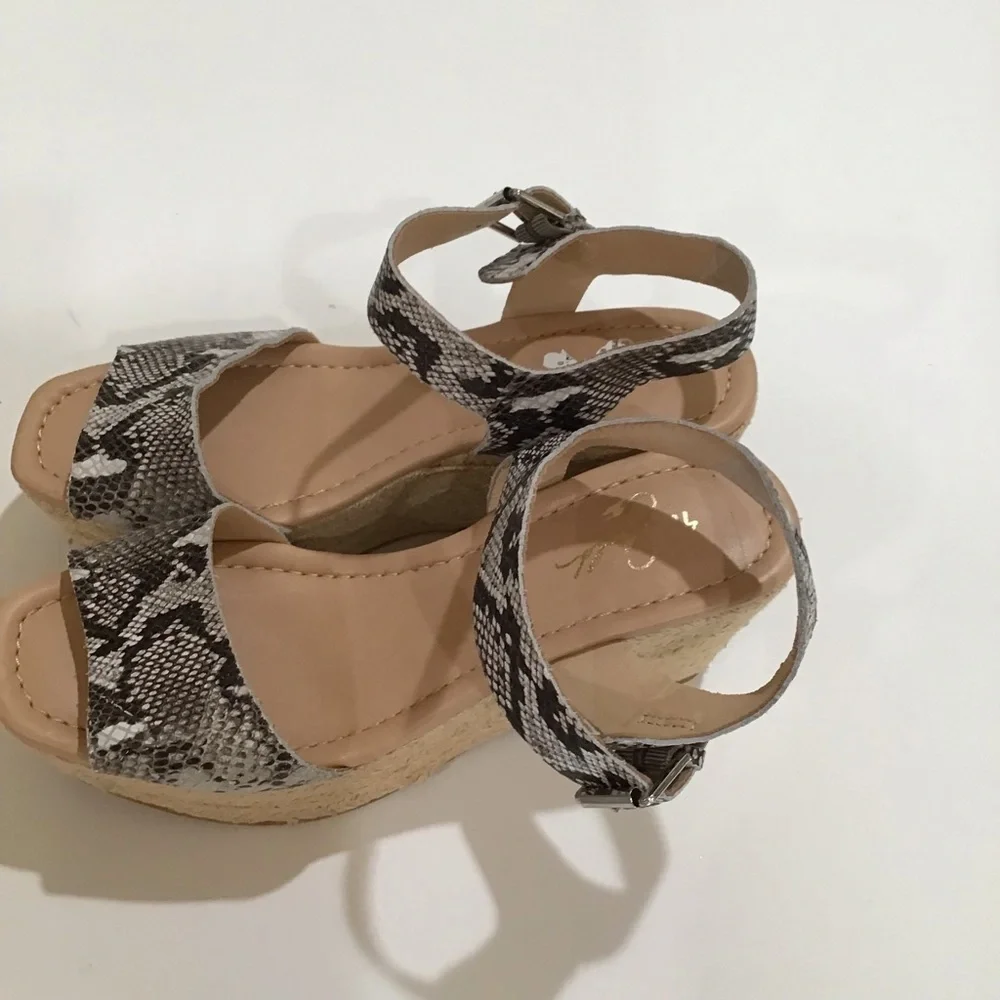 42 gold Platform espadrille  reptile animal style leather sandals platforms 9.5